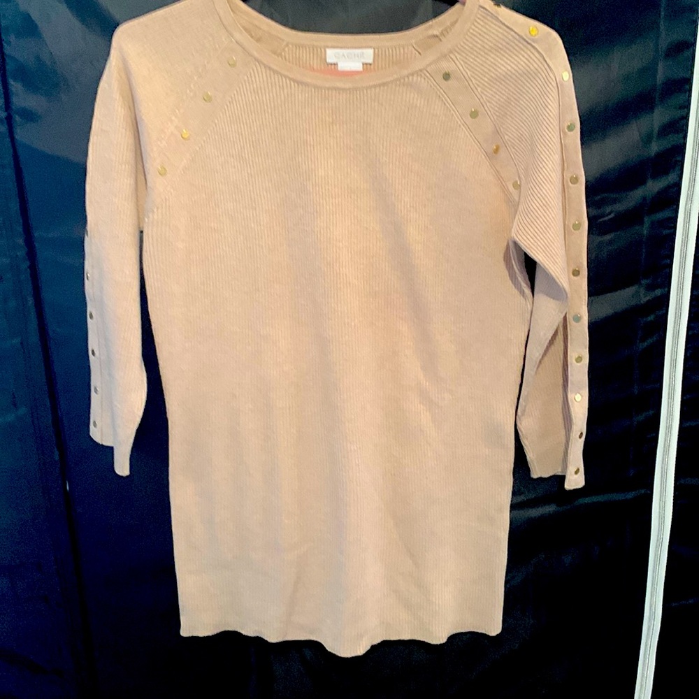 Ribbed sweater very with golden knobs